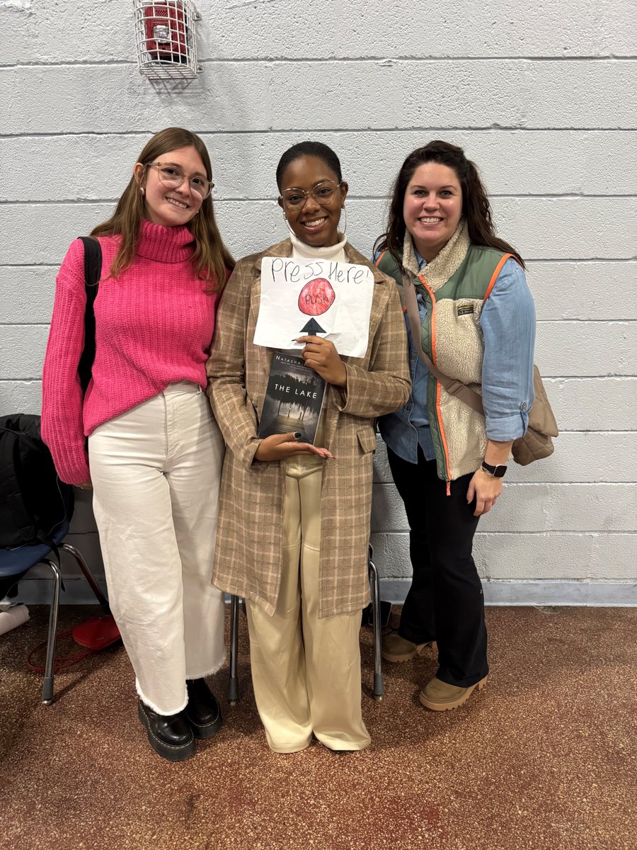 TheHowleyFdn's tweet image. "The Future Fit Museum” at @SaintMartinCLE offered something rare: students stepping into the futures they’re building. It was wonderful to see Lyric, our Corporate Work Study student, and the other sophomore Howley Scholars shining. The day felt like a glimpse of what’s ahead.