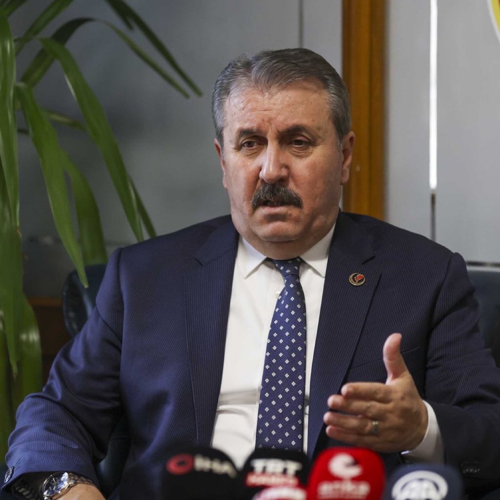 Mustafa Destici: 

"Dün, bugün söylediklerinin tam tersini söyleyen, yarın da bugün söylediklerinin tam tersini söyleyecek olanları ciddiye almıyorum."