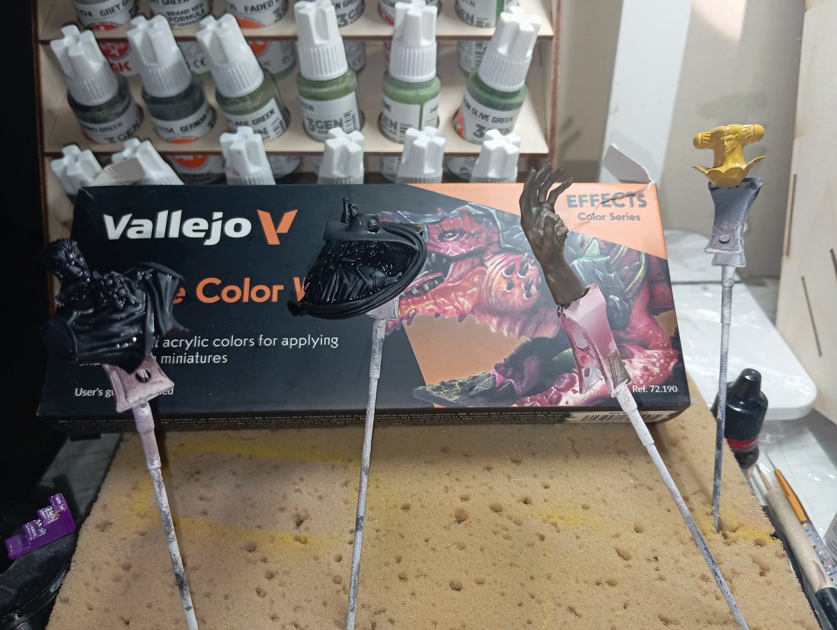 Blade0818's tweet image. I started painting garage kit gachapon from #vampirehunterd  by @heavygauge01 . #wf2025s