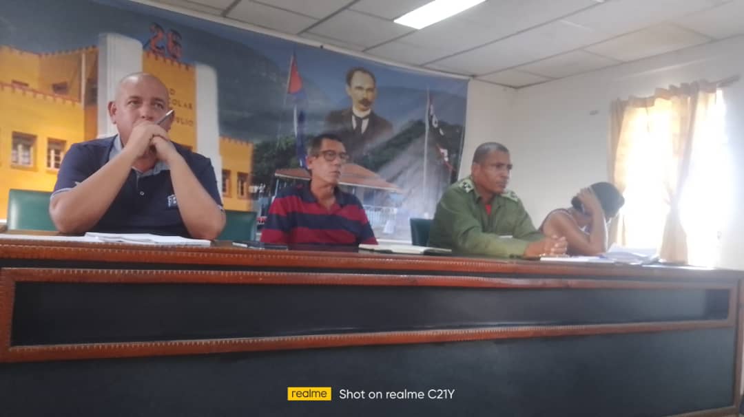 Presente nuestra Directora General de Salud Pública de #Mayabeque Dra. Yanelis Reyes Fernández junto a un equipo de trabajo el grupo temporal de trabajo del Municipio de Nueva Paz implementando acciones contra las Arbovirosis en este territorio. #CubaPorLaVida #JuntosPorMayabeque