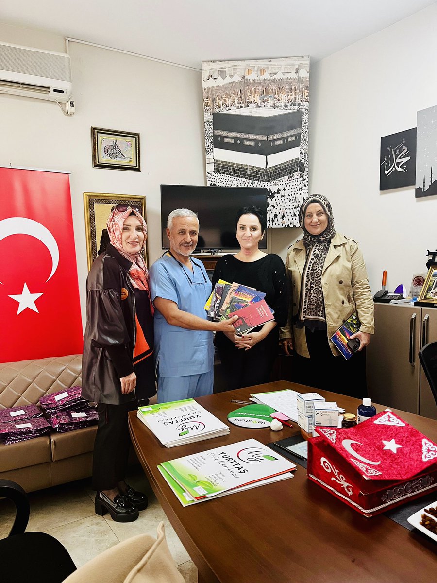 muzafferyurttas's tweet image. Şair ve yazar Mehtap Altan hanımefendi ziyaretimize geldi. Köy Okullarına Kitap Kampanyamıza bizzat kendi kitapları ile destek verdi. Nazik ziyareti için ve kitap desteği için teşekkür ediyoruz. @Mehtap_Altan