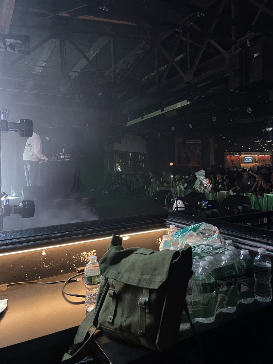 destineetaylor_'s tweet image. 🎸