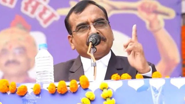 drbrajeshrajput's tweet image. मध्य प्रदेश सरकार ने आईएएस अफसर संतोष वर्मा को दिया नोटिस, ब्राह्मण समाज को लेकर की थी अभद्र टिप्पणी, जिस पर पूरे प्रदेश में हंगामा हो रहा है @VistaarNews