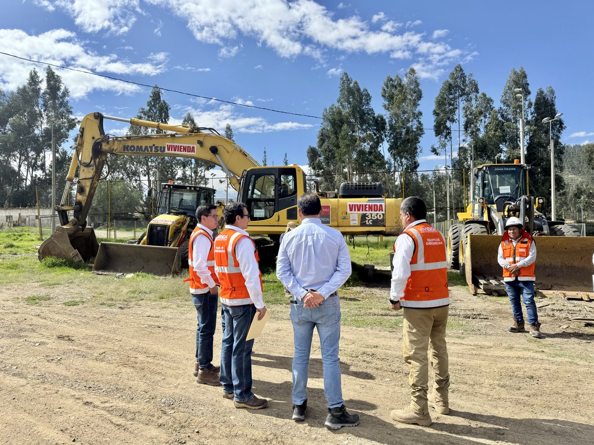 viviendaperu's tweet image. ✅ #GobiernoEnAcción | ¡Maquinaria siempre a disposición de las familias de #Áncash! 

El viceministro de Vivienda y Urbanismo, Oswaldo Rojas, realizó una detallada inspección a la maquinaria de la Unidad Básica Operativa (UBO) de la región, ubicada en el distrito de