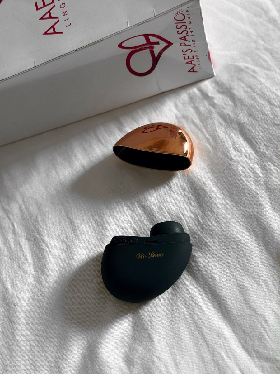 AaesPassion's tweet image. Say hello to your next favorite toy 👀
Small, stylish, and shockingly powerful. 
Shop Pearl for N40,000
DM or WhatsApp to shop.

To order, call/message us on Whatsapp  wa.me/2348061161009