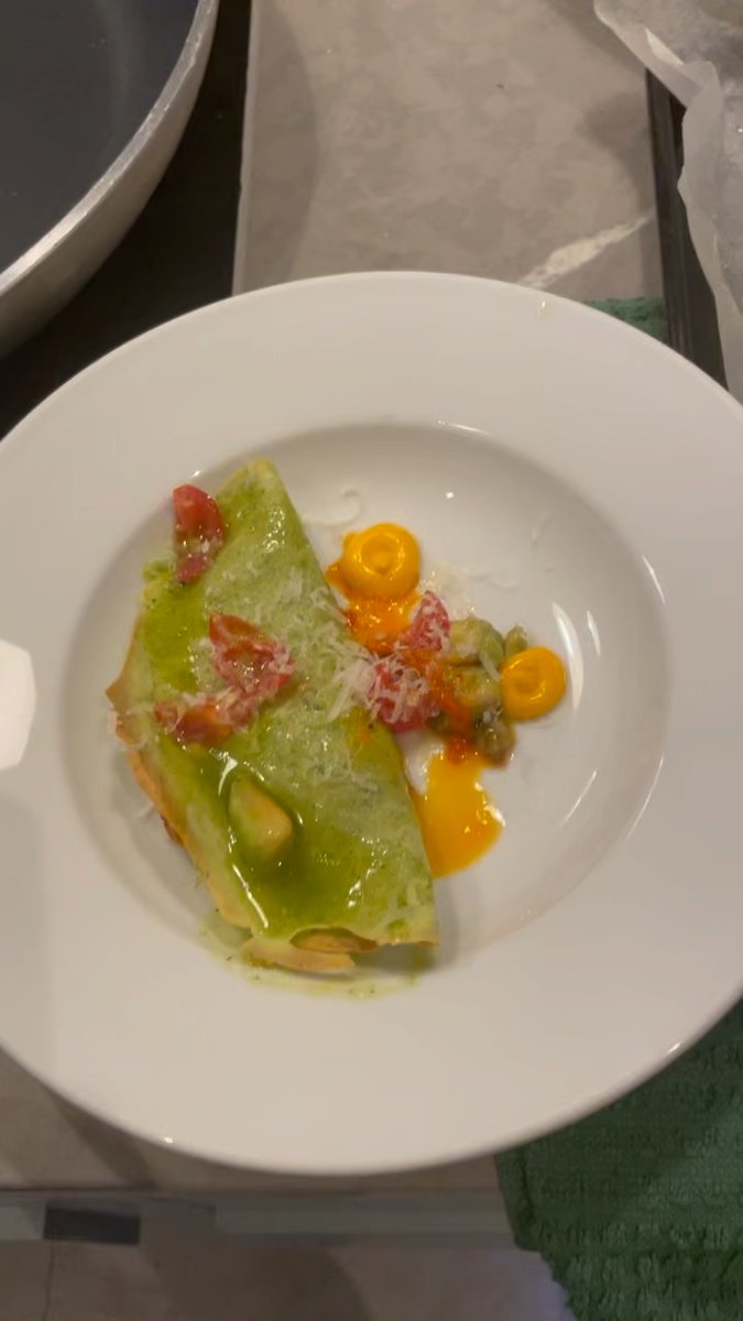 manzoligiuseppe's tweet image. Guarantee this is a very tasty vegetarian starter

Homemade Crepes Suzettes filled with mozzarella, avocado, sundry tomatoes and herbs. 

Private Chef
Giuseppe Manzoli
For Scotland and UK
07414235378
giuseppemanzoli-chef.com
#Vegetarian
#PrivateChef
#PrivateChefScotland