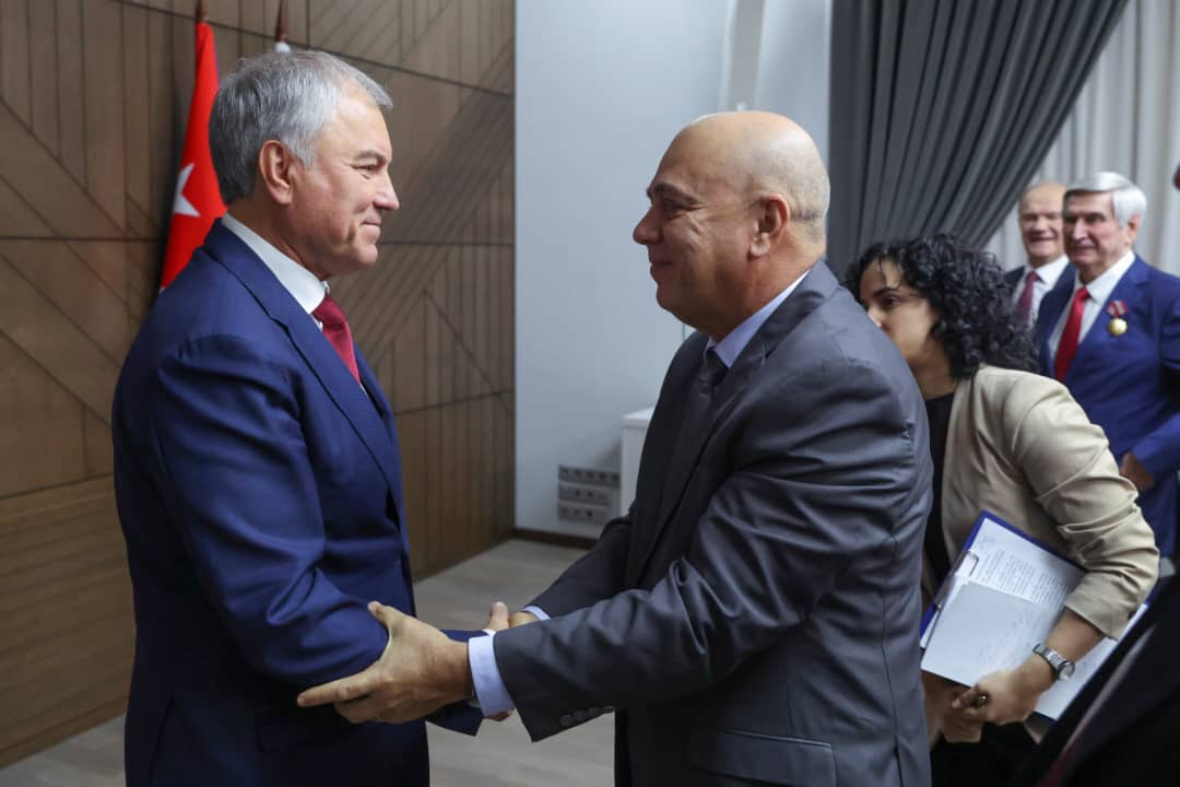 Afectuoso saludo de Viacheslav Volodin, presidente de la Duma Estatal de la Federación de #Rusia, quien nos acompañó en el acto de imposición de la Orden de la Solidaridad. Fortalecer el diálogo fraterno entre nuestros Parlamentos y Partidos Comunistas sigue siendo esencial.