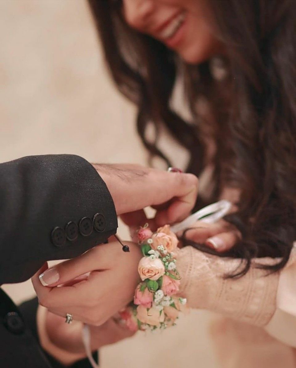 .
.
.
.أحيانًا طوق النجاة يكون على هيئة 
.شخص حضوره يطمئنك،، ومجرّد 
.ذِكر أسمه  فقط قادر على  تشتيت 
.همومك..
.
.
.🤍🍃