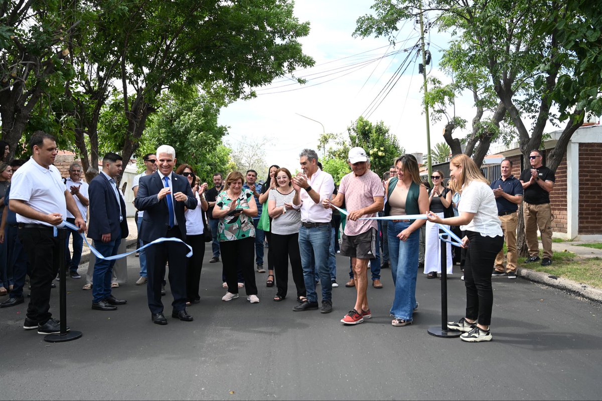 Acompañé al Intendente <a href="/gastonhissa/">Gaston</a> en la inauguración de pavimento en el Barrio Maximiliano Toro de la CIUDAD DE SAN LUIS. Los resultados del Acuerdo Pcia - Municipios Construyendo con tu Pueblo ya están a la vista. Bien 👏