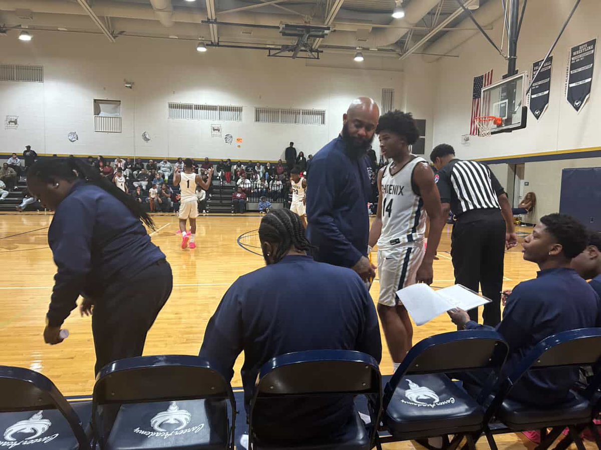 CoachEarl22's tweet photo. @Miller_CA_BBall #thebrotherhood #Phoenix https://t.co/nskMbhRnGI