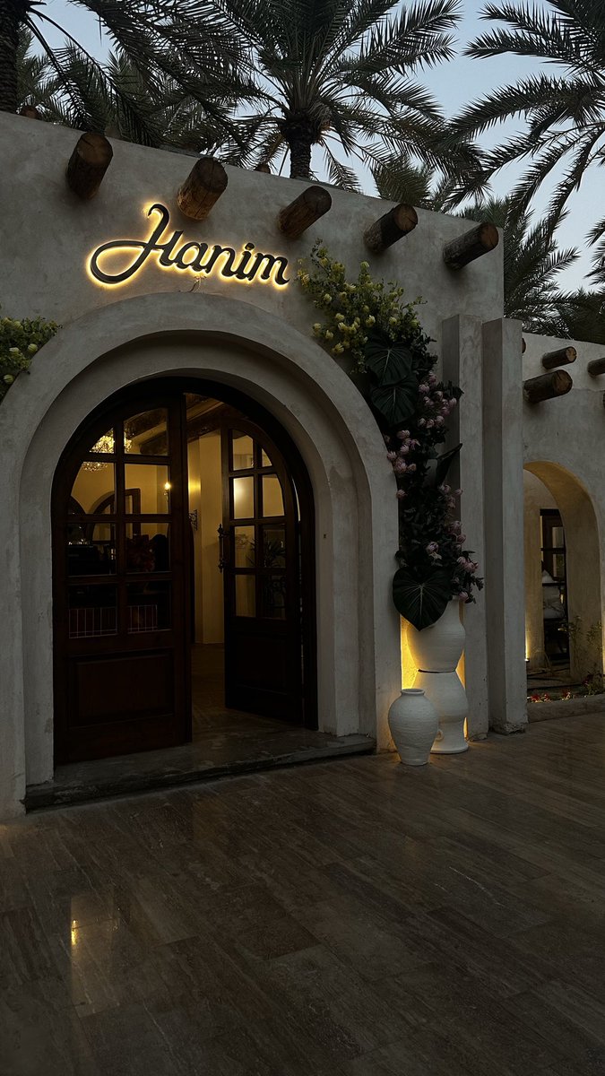 ترا النصف ساعة معك تسوى لها يومين
لو إنّها على مفرق طريق .. وطرف عجْله»