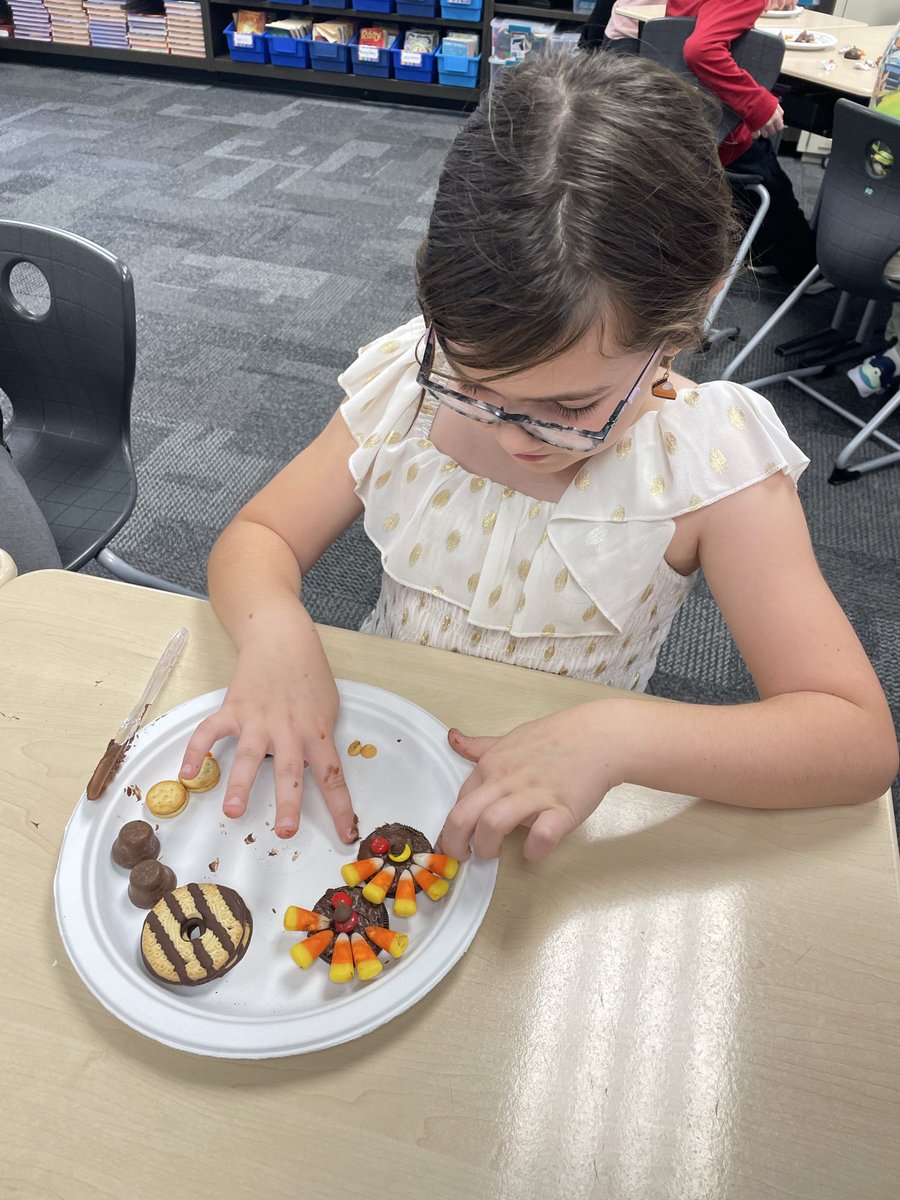 CPElem's tweet photo. Mrs. Lock’s class completed their Immigration projects and candy Thanksgiving Creations yesterday! https://t.co/226e3sD5c3