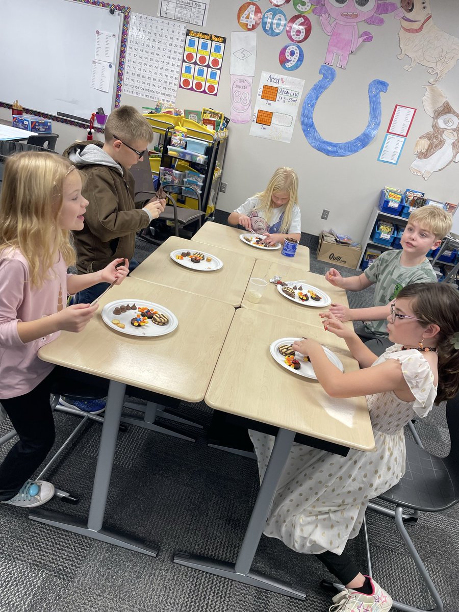 CPElem's tweet photo. Mrs. Lock’s class completed their Immigration projects and candy Thanksgiving Creations yesterday! https://t.co/226e3sD5c3