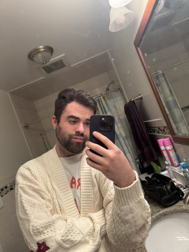 griffinsversion's tweet image. AHHH THE RED (TAYLORS VERSION) CARDIGAN CAME!!! 🫶
LOVING HIM WAS RED ♥️♥️♥️