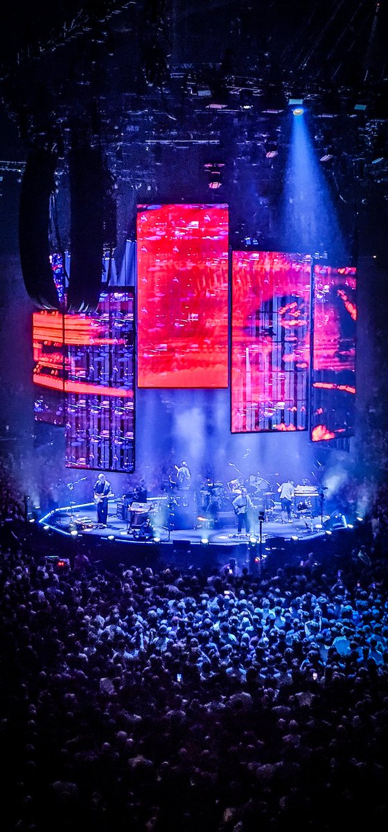 JamesBallardie's tweet image. Thirteenth time seeing The Mighty 'Head. Still as fresh as the first.

#radiohead #o2arena