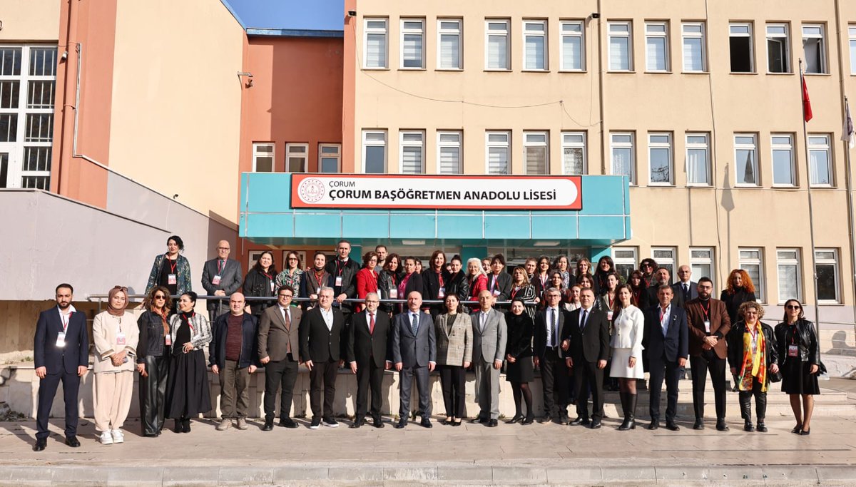 🏫Başöğretmen Anadolu Lisesinde,Şehit Öğretmen Şenay Aybüke Yalçın ve tüm şehit öğretmenlerimiz anısına düzenlenen "7. Geleneksel Karma 🖼️Resim Sergisi" açılışına, Valimiz Sayın Ali Çalgan,Vali Yardımcımız Yeliz Mercan, İl Müdürümüz Cemil Çağlar katıldı.🔗facebook.com/share/p/1Eiu3Y…