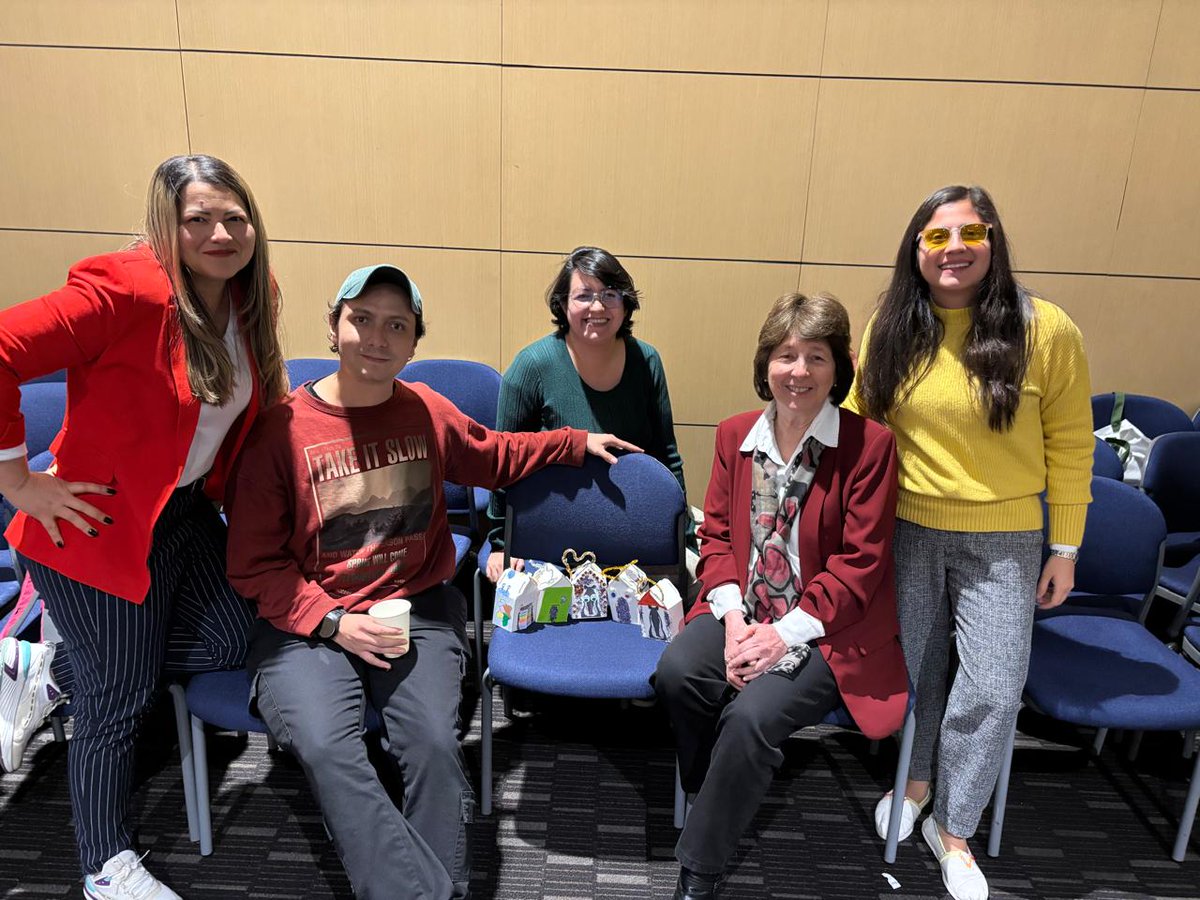 econometria_sas's tweet photo. Participación del equipo de @econometria_sa —Martha I. Gutiérrez, María Camila Arias, Vanessa Parada, Manuel Herrera y Edith Machado— en el evento de cierre con docentes del proyecto Aulas Inclusivas de @el_BID, desarrollado en el marco de la iniciativa para promover la cohesión social en las escuelas ante los crecientes flujos migratorios.