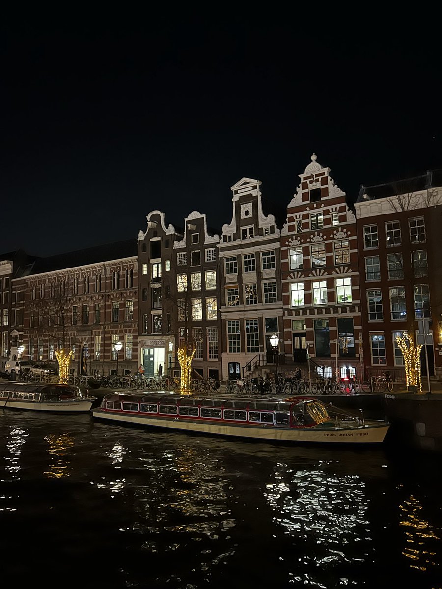 cecilehamerel's tweet image. So happy to be back in one of my favorite cities in Europe for #SymfonyCon 😍 Looking forward to seeing what the @symfony team has prepared to celebrate its 20th anniversary 🎈