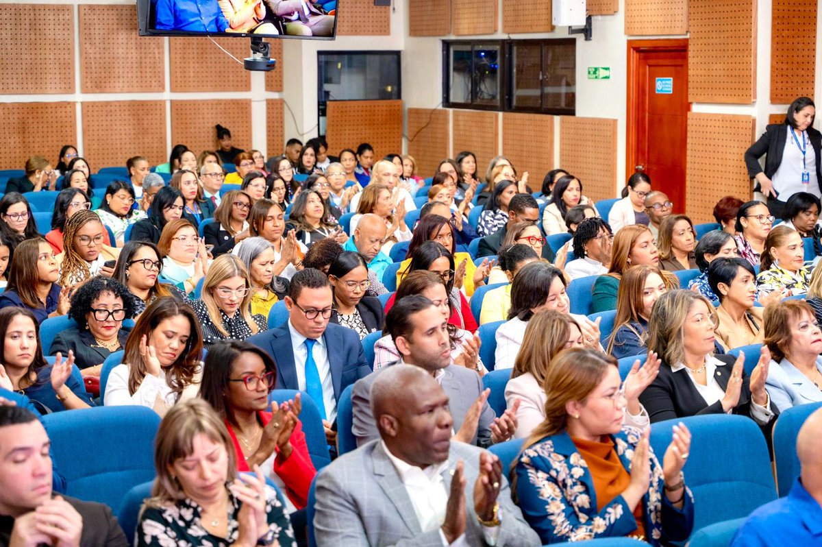 Gracias al Senador <a href="/CholitinDuluc/">Rafael Barón Duluc</a> por invitarnos a participar del taller  "Entendiendo la violencia de género:
conceptos, contextos y casos" a cargo del Dr. Miguel Lorente,  medico forense, profesor universitario y ex delegado del Gobierno de España  para la Violencia de Género.