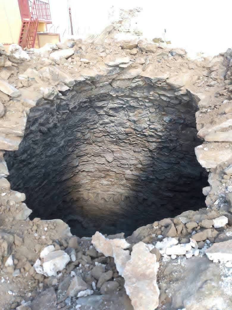 AlhqRahh's tweet image. الاعتداء على قبة مقام النبي شعيب في محافظة لحج
فقد أقدم أحد العناصر المتطرفة على هدم القبة