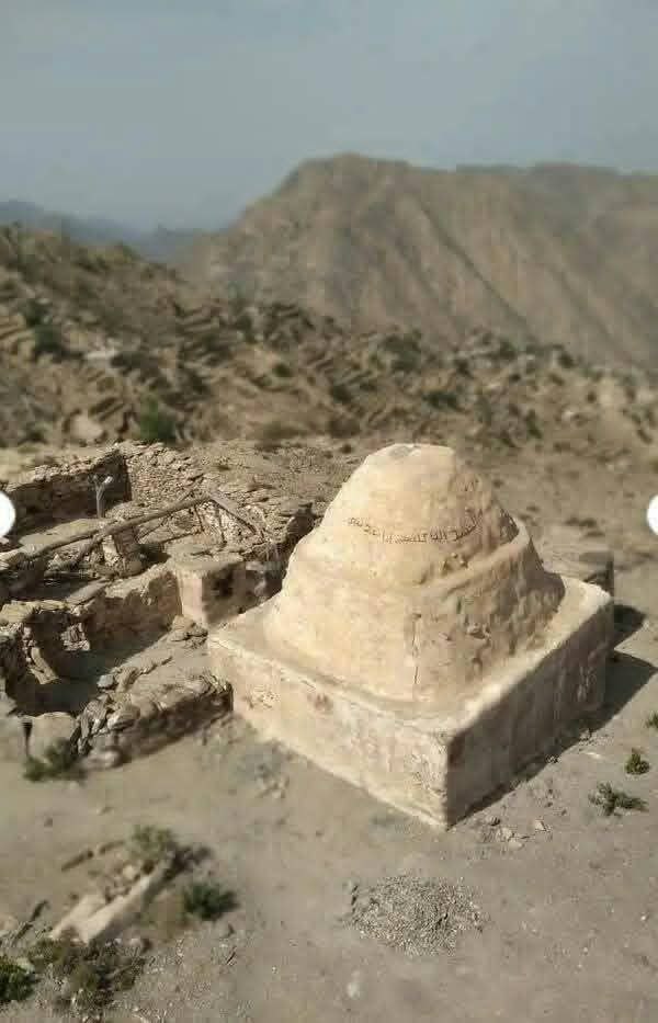 AlhqRahh's tweet image. الاعتداء على قبة مقام النبي شعيب في محافظة لحج
فقد أقدم أحد العناصر المتطرفة على هدم القبة