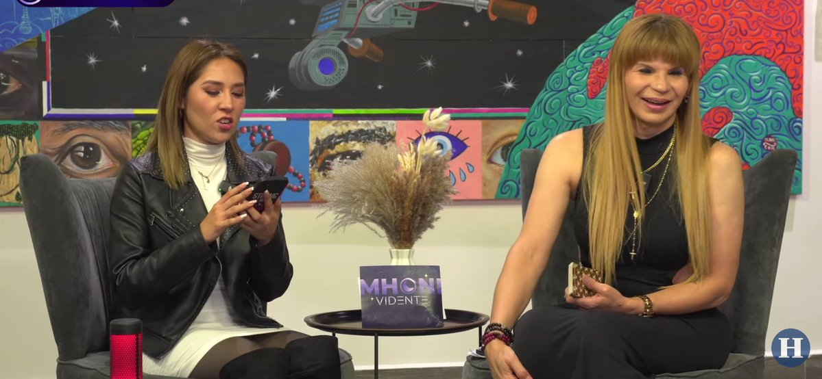 __Chikafdm__'s tweet image. Vamonos todos al en vivo es #Miercoles de #PreguntaleaMhoni en YouTube @heraldodemexico  con @mhonividente y @brenn_mz @ClubMhoniFan 🔴🚨⏰