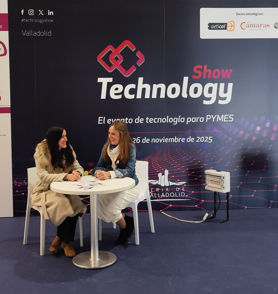 _SCAYLE's tweet image. 🚀 #TechnologyShow, 1er evento #tecnológico para #pymes.
🤝 Conectamos con numerosas #empresas, generando ideas y nuevas sinergias.
🎙 Ruth Alonso presentó nuestros servicios y proyectos europeos como #EuroCC_SpainRES y #DIGIS3.
💡¡ Acercando la #Supercomputación a las #pymes!