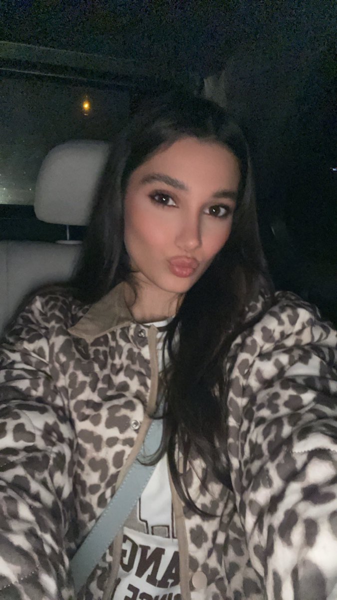 Roozhina | روژینا tweet media