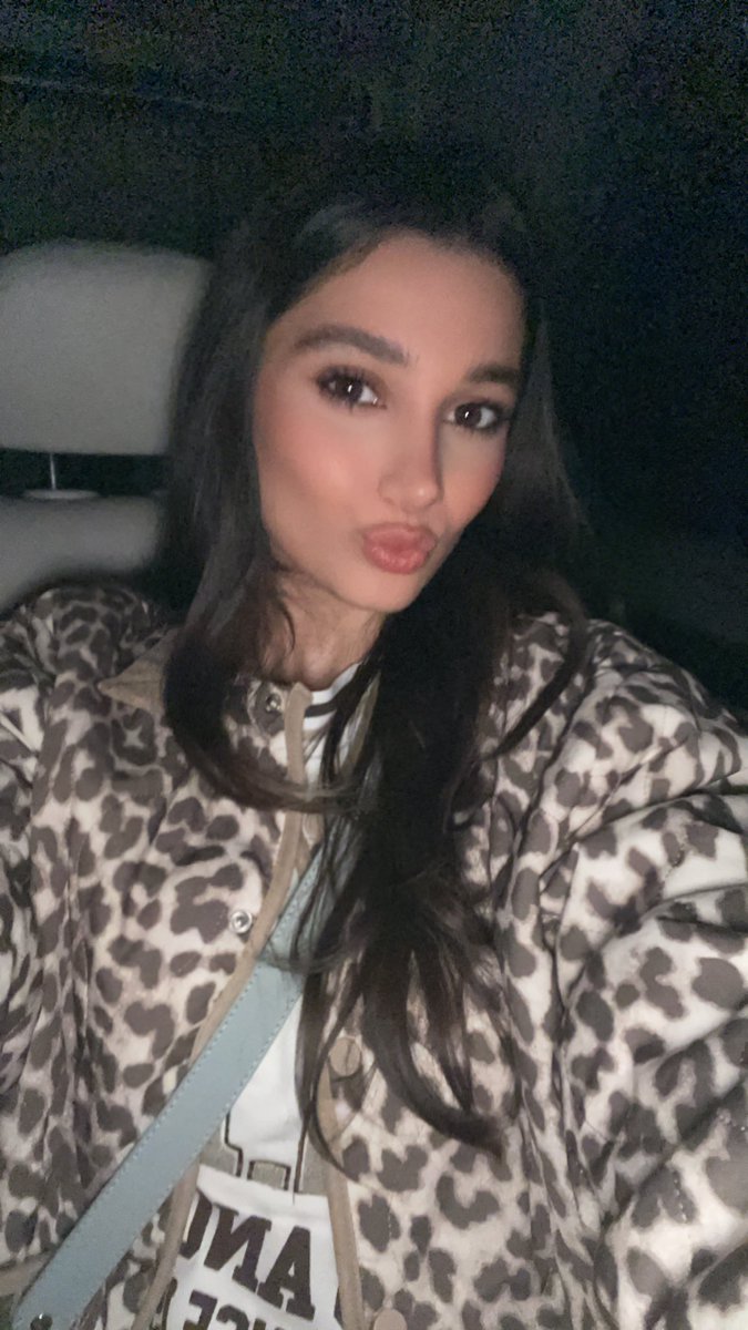 Roozhina | روژینا tweet media