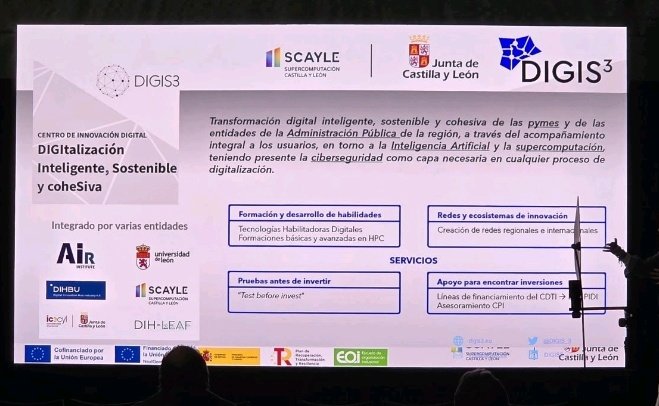 _SCAYLE's tweet image. 🚀 #TechnologyShow, 1er evento #tecnológico para #pymes.
🤝 Conectamos con numerosas #empresas, generando ideas y nuevas sinergias.
🎙 Ruth Alonso presentó nuestros servicios y proyectos europeos como #EuroCC_SpainRES y #DIGIS3.
💡¡ Acercando la #Supercomputación a las #pymes!