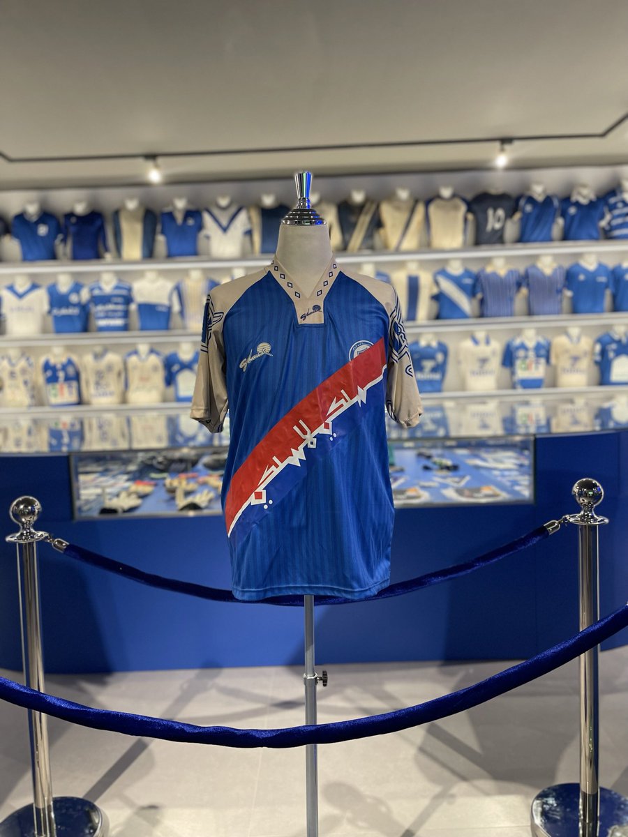 📆 في مثل هذا اليوم 26 نوڤمبر في عام 1996م انتصر #الهلال على ناغويا الياباني في نهائي كأس الكؤوس الآسيوية 🏆
سجل للهلال:
سامي الجابر 
يوسف الثنيان 
صلاح الدين بصير 
انتهت المباراة 3-1 للهلال

من ارشيف متحف الزعيم عناوين بعض الصحف و استقبال الملك سلمان حفظه الله للبعثة الهلالية 💙