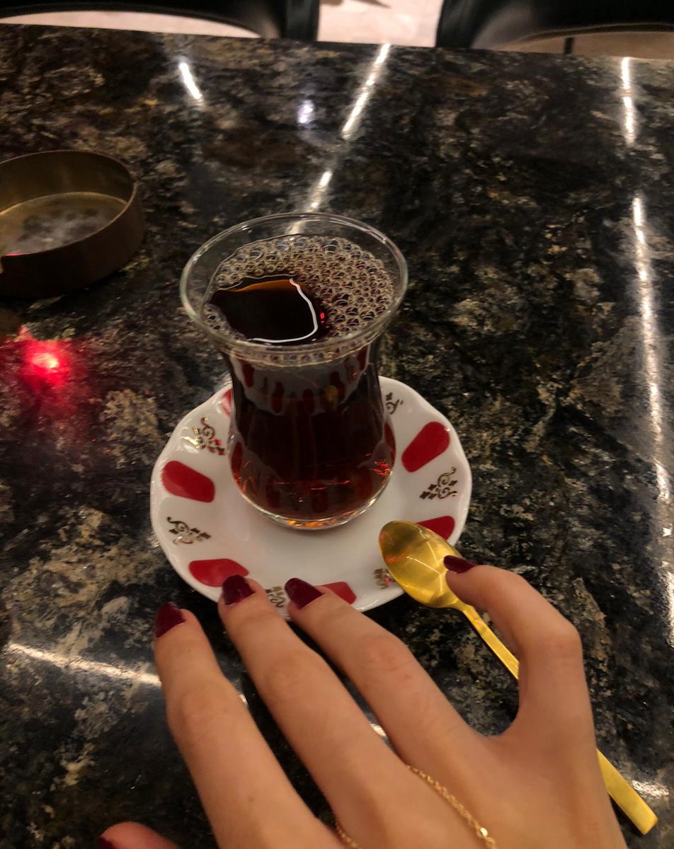 marron_nn's tweet photo. Bugün ilk defa date'e gittim. Oğlan seni çok elit bir yere götürücem dedi. Şimdi bu çocuk zengin mi anlamadım? https://t.co/29VlhHaVw6