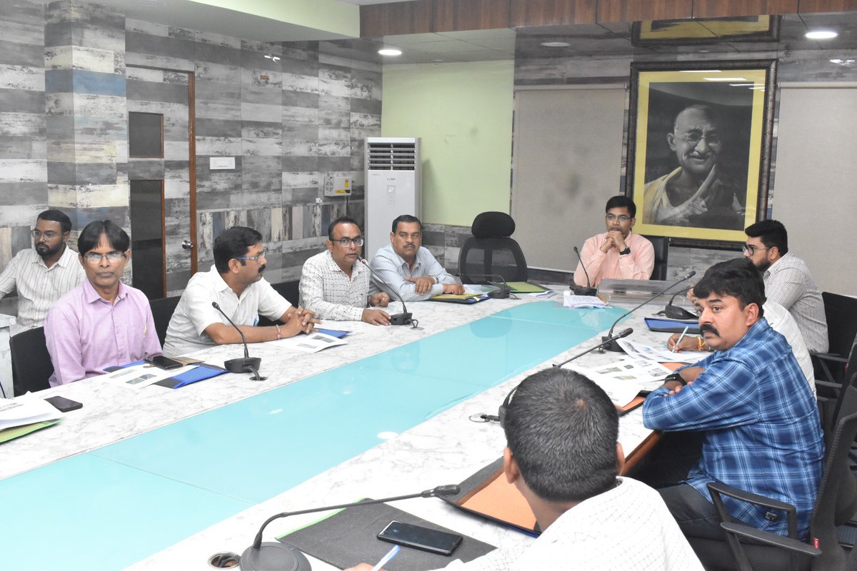 Ganjam_Admin's tweet image. ଗଞ୍ଜାମ, ଜିଲ୍ଲାପାଳଙ୍କ ଅଧ୍ୟକ୍ଷତାରେ ECRICC ପ୍ରକଳ୍ପ ସମ୍ବନ୍ଧିତ ଜିଲ୍ଲା ସ୍ତରୀୟ ସମନ୍ୱୟ ସମିତି ବୈଠକ ଅନୁଷ୍ଠିତ ହୋଇଥିଲା। ବୈଠକରେ ସମ୍ପୃକ୍ତ ବିଭାଗୀୟ ଅଧିକାରୀମାନେ ଉପସ୍ଥିତ ଥିଲେ। ବୈଠକରେ ପ୍ରକଳ୍ପର ଅଗ୍ରଗତି, ଚାଲୁଥିବା କାମ, ଏବଂ ଭବିଷ୍ୟତ କାର୍ଯ୍ୟପଦ୍ଧତି ସମ୍ପର୍କରେ ଆଲୋଚନା କରାଯଇଛି।
@CMO_Odisha 
@IPR_Odisha