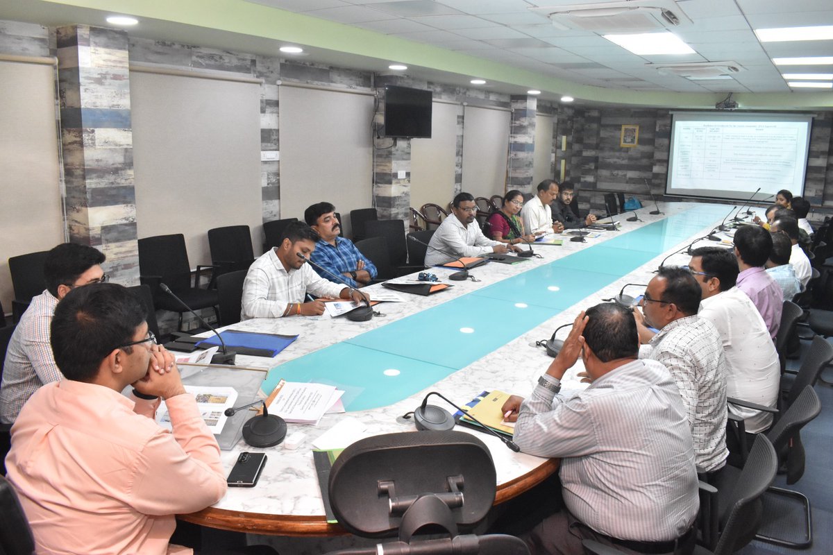 Ganjam_Admin's tweet image. ଗଞ୍ଜାମ, ଜିଲ୍ଲାପାଳଙ୍କ ଅଧ୍ୟକ୍ଷତାରେ ECRICC ପ୍ରକଳ୍ପ ସମ୍ବନ୍ଧିତ ଜିଲ୍ଲା ସ୍ତରୀୟ ସମନ୍ୱୟ ସମିତି ବୈଠକ ଅନୁଷ୍ଠିତ ହୋଇଥିଲା। ବୈଠକରେ ସମ୍ପୃକ୍ତ ବିଭାଗୀୟ ଅଧିକାରୀମାନେ ଉପସ୍ଥିତ ଥିଲେ। ବୈଠକରେ ପ୍ରକଳ୍ପର ଅଗ୍ରଗତି, ଚାଲୁଥିବା କାମ, ଏବଂ ଭବିଷ୍ୟତ କାର୍ଯ୍ୟପଦ୍ଧତି ସମ୍ପର୍କରେ ଆଲୋଚନା କରାଯଇଛି।
@CMO_Odisha 
@IPR_Odisha