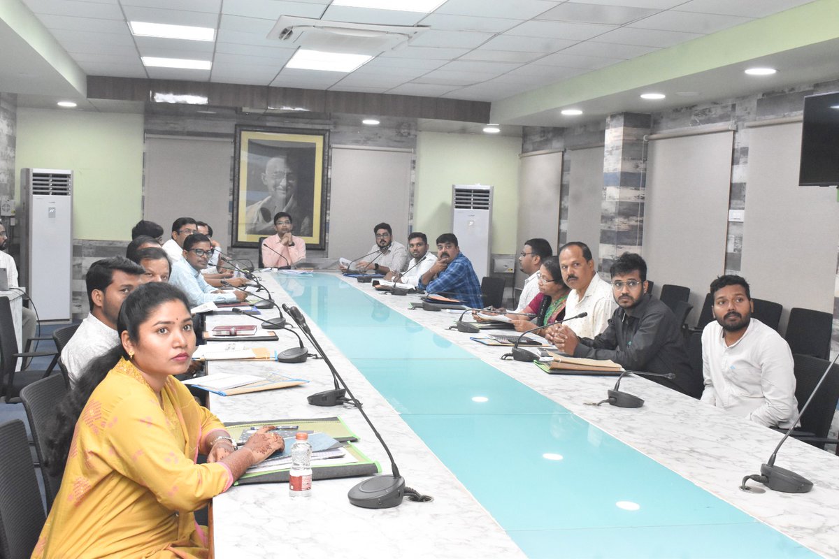 Ganjam_Admin's tweet image. ଗଞ୍ଜାମ, ଜିଲ୍ଲାପାଳଙ୍କ ଅଧ୍ୟକ୍ଷତାରେ ECRICC ପ୍ରକଳ୍ପ ସମ୍ବନ୍ଧିତ ଜିଲ୍ଲା ସ୍ତରୀୟ ସମନ୍ୱୟ ସମିତି ବୈଠକ ଅନୁଷ୍ଠିତ ହୋଇଥିଲା। ବୈଠକରେ ସମ୍ପୃକ୍ତ ବିଭାଗୀୟ ଅଧିକାରୀମାନେ ଉପସ୍ଥିତ ଥିଲେ। ବୈଠକରେ ପ୍ରକଳ୍ପର ଅଗ୍ରଗତି, ଚାଲୁଥିବା କାମ, ଏବଂ ଭବିଷ୍ୟତ କାର୍ଯ୍ୟପଦ୍ଧତି ସମ୍ପର୍କରେ ଆଲୋଚନା କରାଯଇଛି।
@CMO_Odisha 
@IPR_Odisha