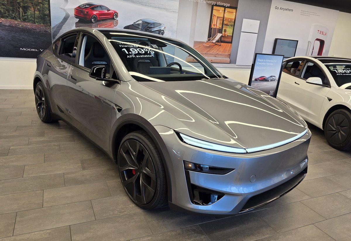 DennisCW_'s tweet image. 🚨 Model Y Performance Spotted!
(wen you see it 👀)

•  Cypress, TX
•  Quicksilver w/ Black Interior