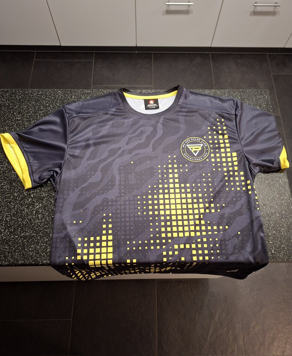 cchhiilliigg tweet media