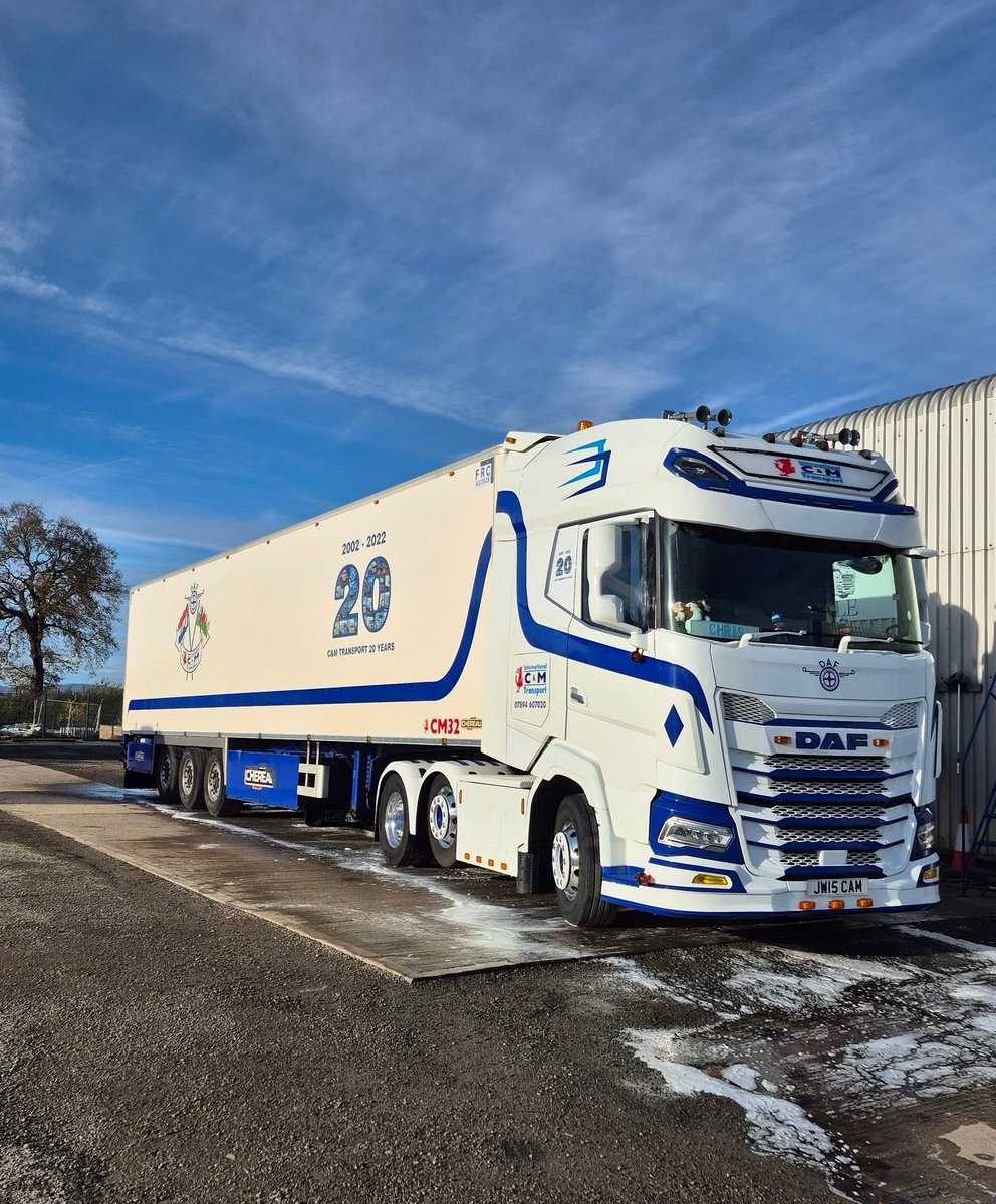 DAFTrucksUK's tweet photo. Wash down Wednesday 🧼🫧

Who's DAF has officially hit winter spec?

📷 Chris Brookes

#TruckWash #DAF #Trucks #Trucking #WinterSpec #Clean #WashDownWednesday https://t.co/PGdRVU858b
