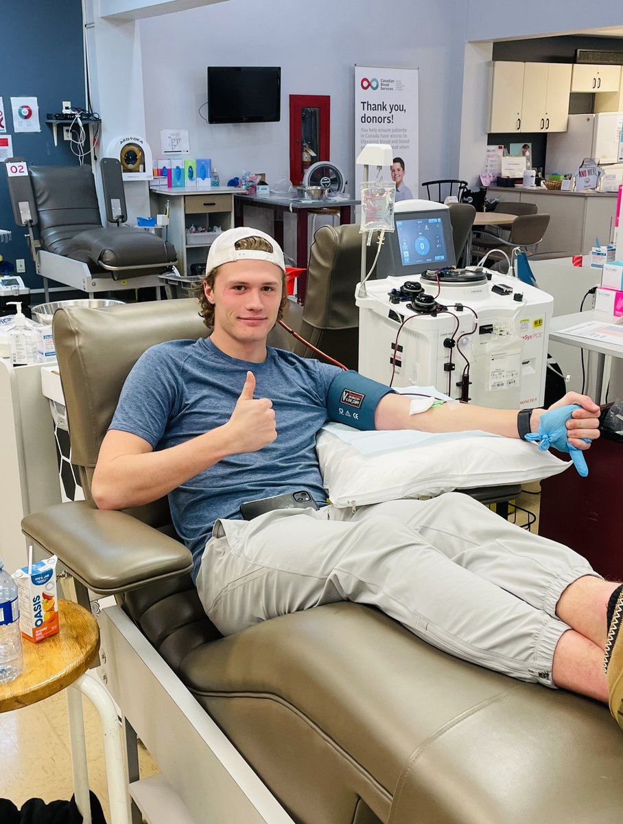 hkygivesblood's tweet photo. Donation day in Saint John for the @SJSeaDogs 👍 #QMJHL
Shout out to HGB Player Ambassador Justin Robinson for coordinating the group donation with some of the boys! #FallGetTogether @canadaslifeline https://t.co/wKm0wdnt6T