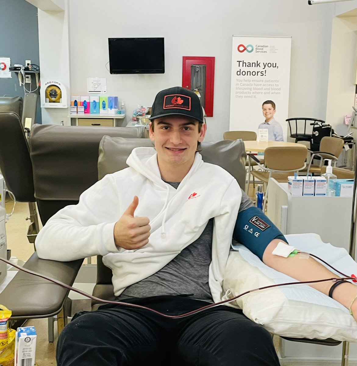 hkygivesblood's tweet photo. Donation day in Saint John for the @SJSeaDogs 👍 #QMJHL
Shout out to HGB Player Ambassador Justin Robinson for coordinating the group donation with some of the boys! #FallGetTogether @canadaslifeline https://t.co/wKm0wdnt6T