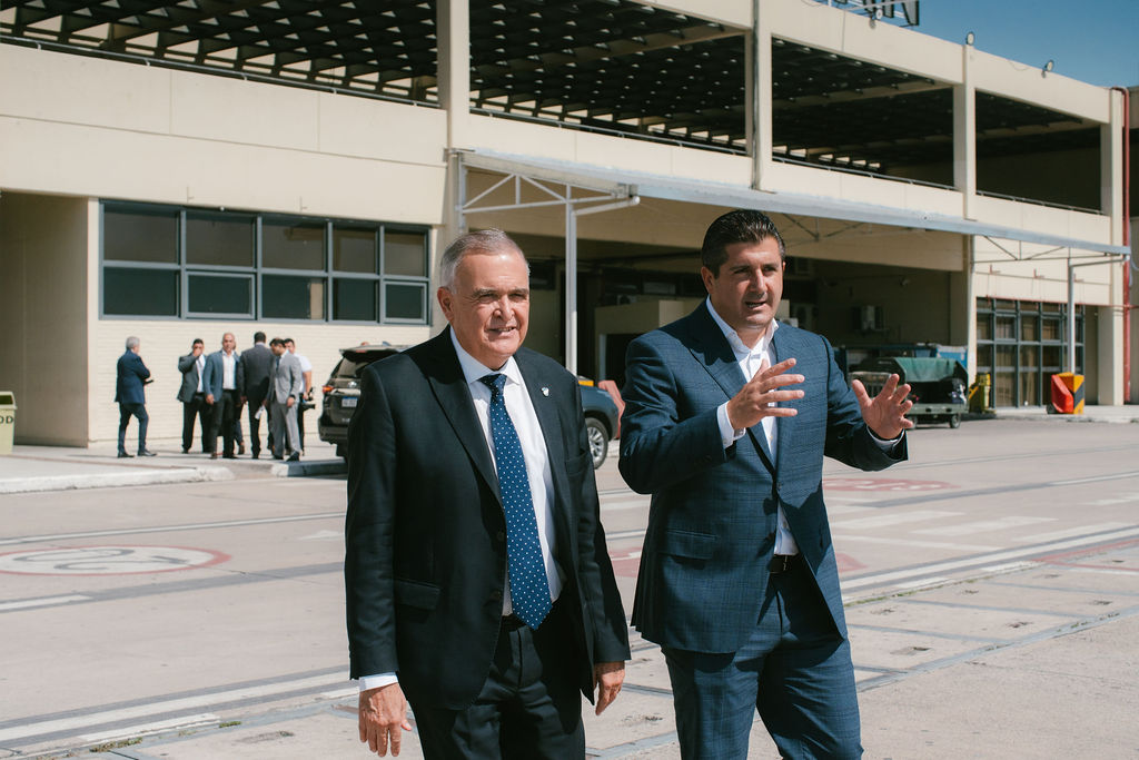 🛫#TUCUMÁN – INICIAN LAS OBRAS PARA TRIPLICAR LA CAPACIDAD OPERATIVA DEL AEROPUERTO

El CEO de #AeropuertosArgentina, <a href="/Ketchibachian/">Daniel Ketchibachian</a>, presentó junto a <a href="/OsvaldoJaldo/">Osvaldo Jaldo</a> las obras de remodelación integral del Aeropuerto Internacional de Tucumán, con una inversión de U$S 58.5 millones.