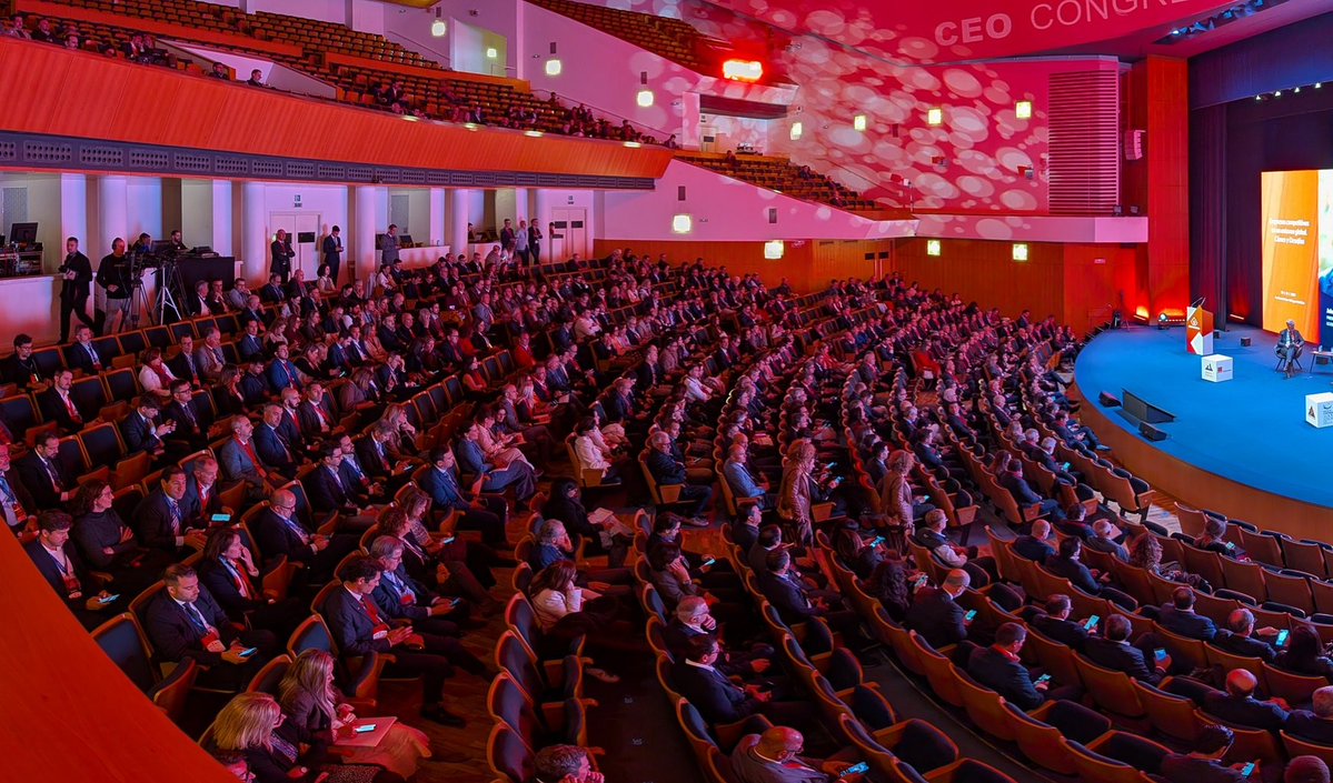 MartinezGistau's tweet image. En el  @CEOCongress 2025 hemos hablado del rol estratégico de la comunicación, del impacto de la IA, de la gestión de la desinformación y de la necesidad de liderazgos más humanos.
Un placer compartir visión con Toni Martínez y Elena Argandoña #Comunicacion #Reputacion #Liderazgo