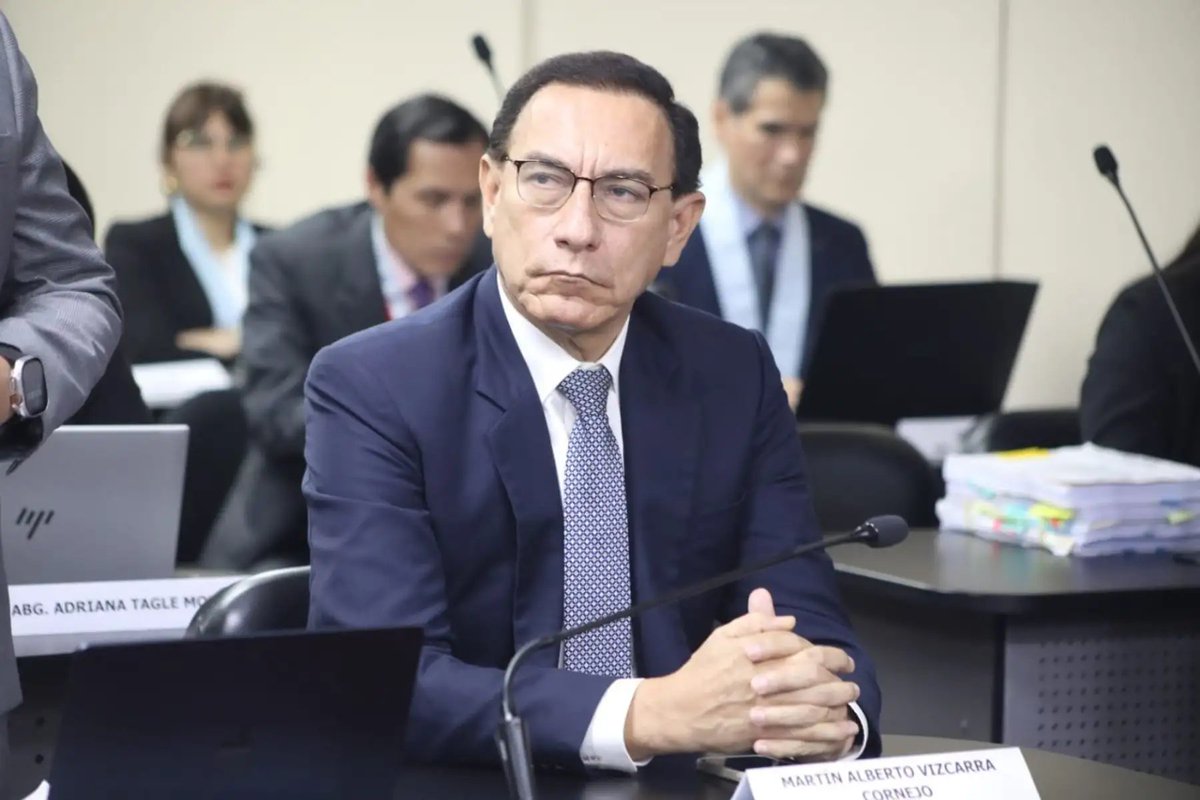 #LoÚltimo 🚨 Martín Vizcarra Cornejo es condenado a 14 años de prisión por los casos Lomas de Ilo y Hospital de Moquegua, en primera instancia. Con esta sentencia, se ha convertido en el cuarto expresidente peruano condenado.
📷Andina