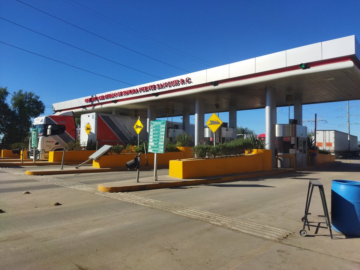 flormbd's tweet image. Productores del Valle de Mexicali abren "bloqueo" para desfogue de 30min a 1h... "Así lo hicieron anoche" comenta el personal de la Caseta del Puente Río Colorado... Algunos viajantes pasan sin pagar su peaje...