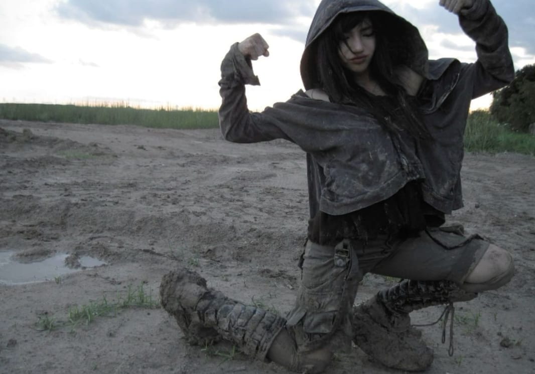 A mi me perseguía la vida, a ella le acechaba la muerte
Y mi vida y su muerte se enamoraron

🖊️Luc.
📷Web