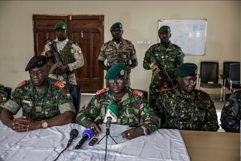 AltaiNewsRadio's tweet photo. 🚨Guinea-Bissau soldiers seize power after a shooting near the presidential palace, three days after a national election.

Source: Business Insider (https://t.co/0jXxvIBaJo) https://t.co/NTWblDQGye