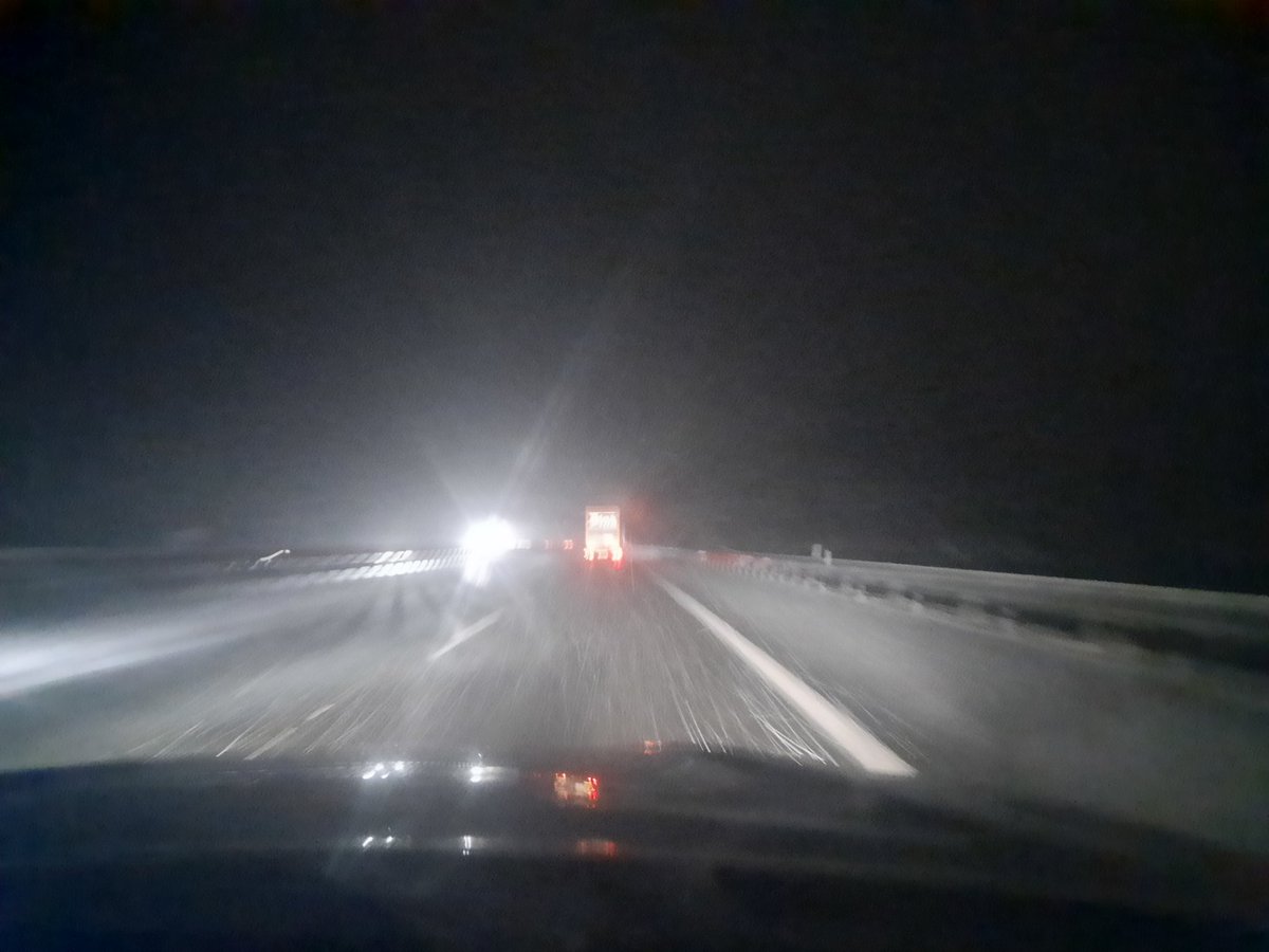 Schnee ist wie Katzen
Ästhetisch aber unnützlich