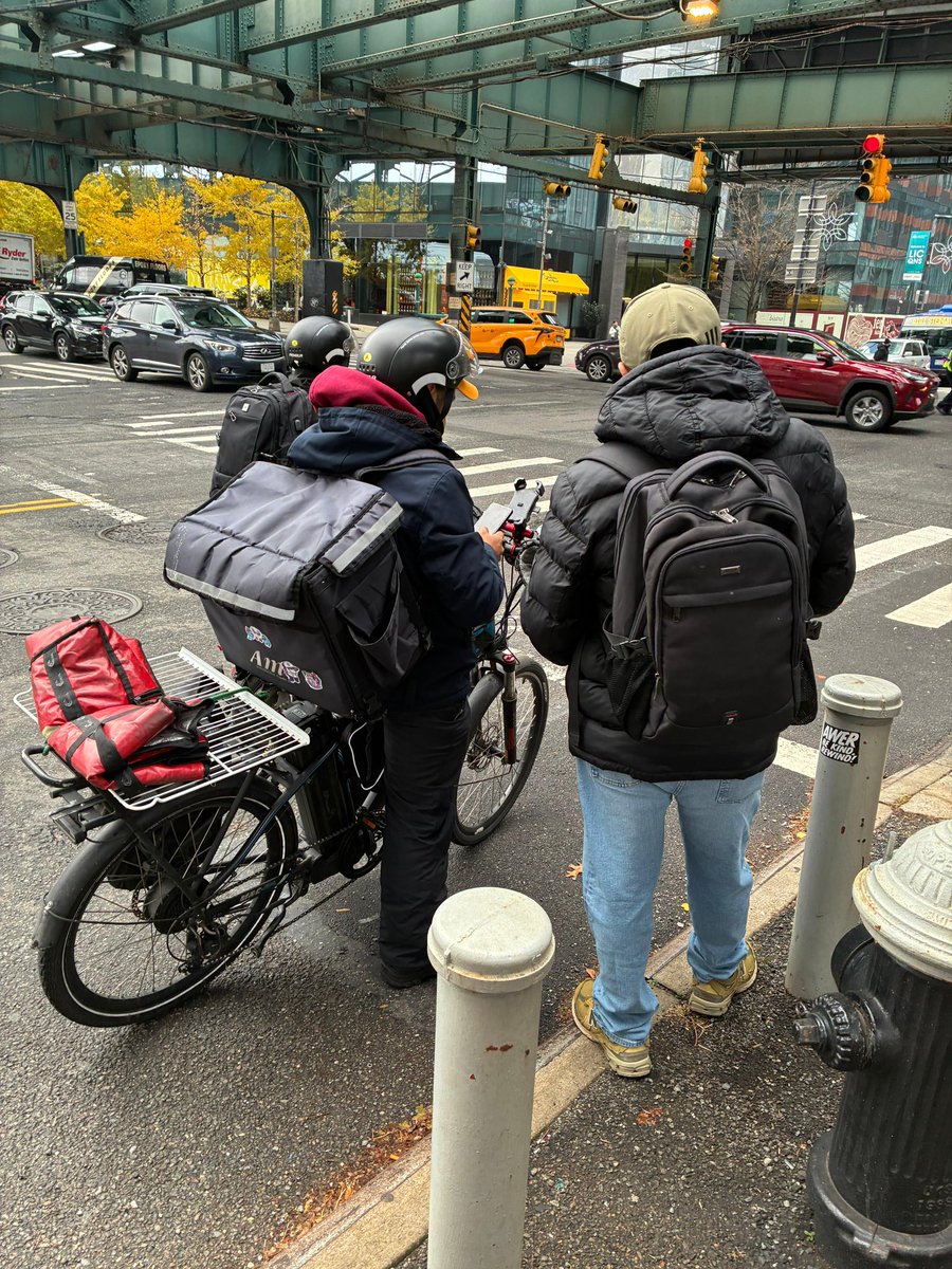LosDeliveristas's tweet image. From yesterday’s Deliveristas Rally to @helloDCWP delivering $200K in checks to Relay workers, our momentum is unstoppable. 

✊🏽🔥 Today we hit the streets, share information immigrant &amp;amp; workers’ rights, build solidarity, and fight to win Intro 1332 for 80,000 Deliveristas. 🚲📦