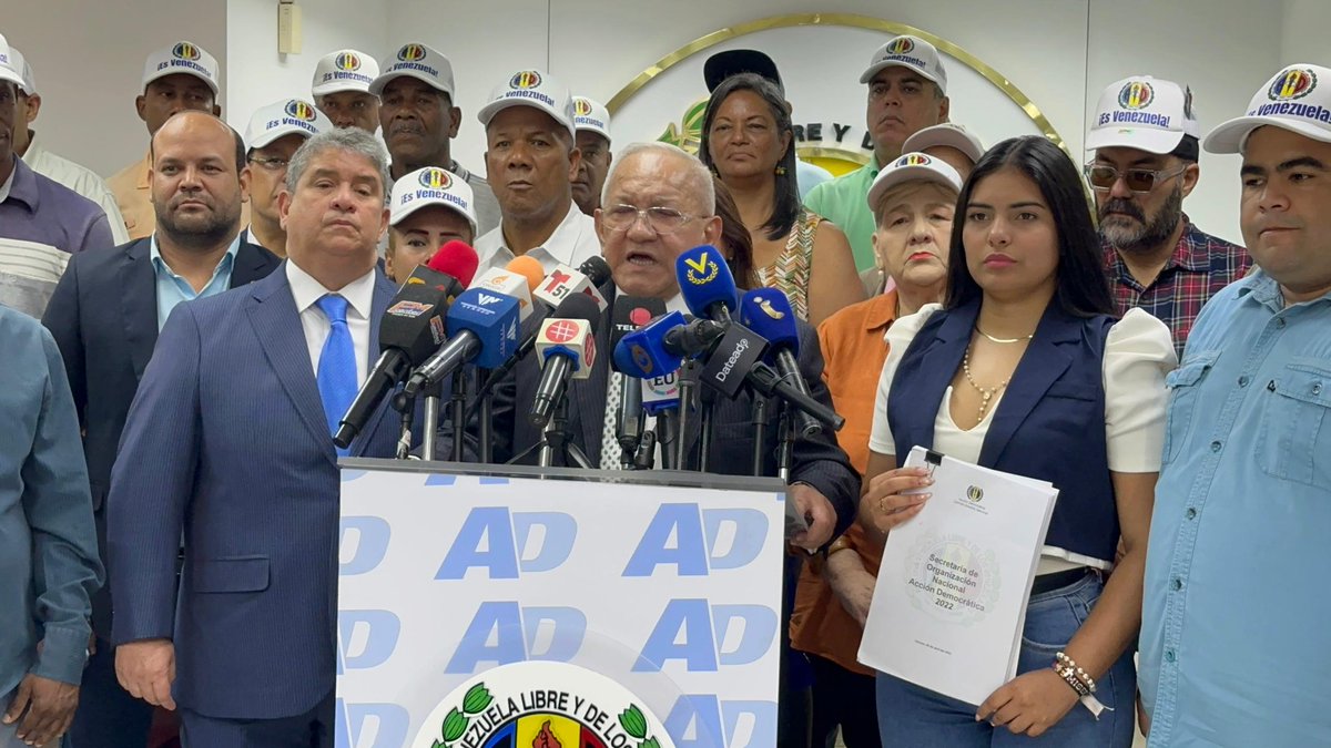 #POLÍTICA | 🇻🇪 Bernabé Gutiérrez exige parar la guerra psicológica que le tienen a los venezolanos ante las amenazas de invasión de EEUU

"En este momento existe una guerra psicológica contra el pueblo venezolano, a través de las redes sociales intentan aplicar "el arte de la