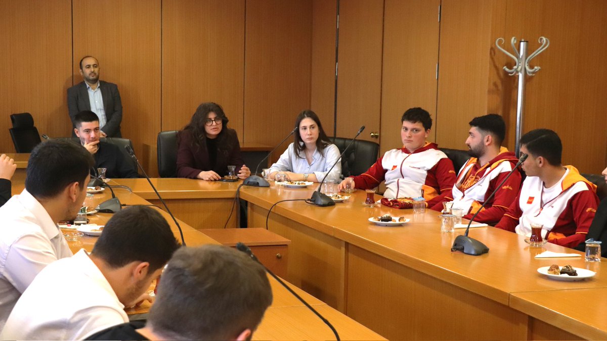 MarmarADK's tweet photo. Üniversitemizin Rektörü Sayın Mehmet Emin OKUR’u makamında ziyaret ettik. 

Gerçekleştirdiğimiz çalışmalar ile planladığımız etkinlikleri aktardık; yemekhane ve yurt sorunları başta olmak üzere üniversitemizin ihtiyaçlarını görüştük. 

Misafirperverlikleri için teşekkür ederiz. https://t.co/yFoYXbuH6p
